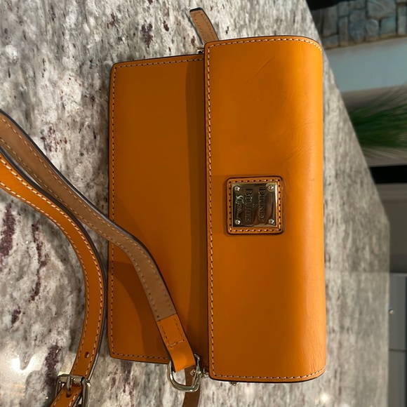 Authentic Dooney & Bourke Handbag - Picture 1 of 12